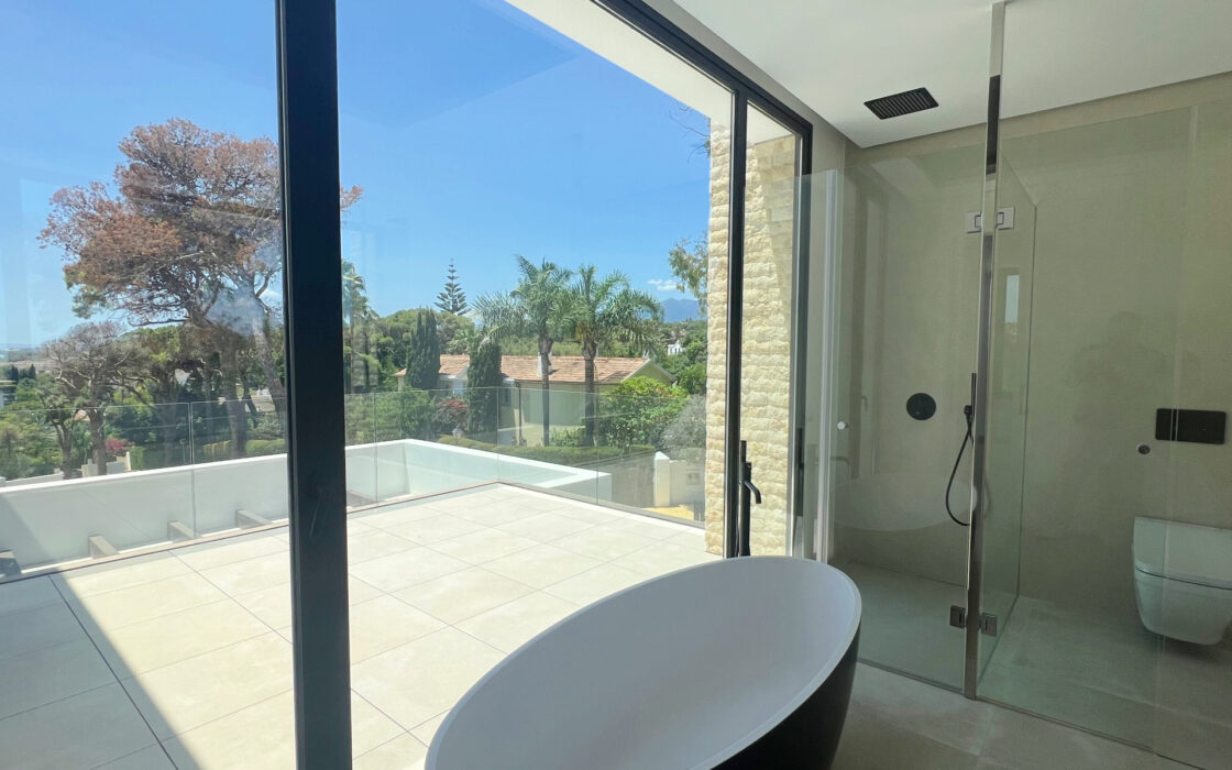 Вилла на Золотой Миле, Марбелья, 5 комнат, терраса