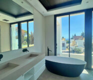 Вилла на Золотой Миле, Марбелья, 5 комнат, терраса