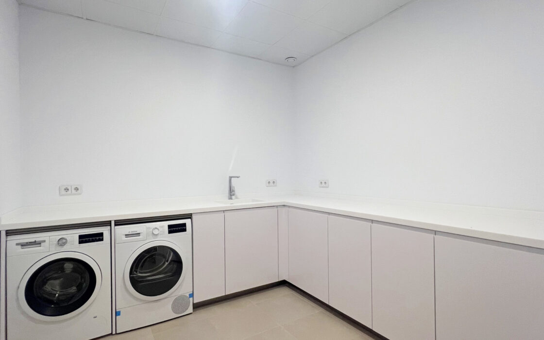 Вилла на Золотой Миле, Марбелья, 5 комнат, терраса