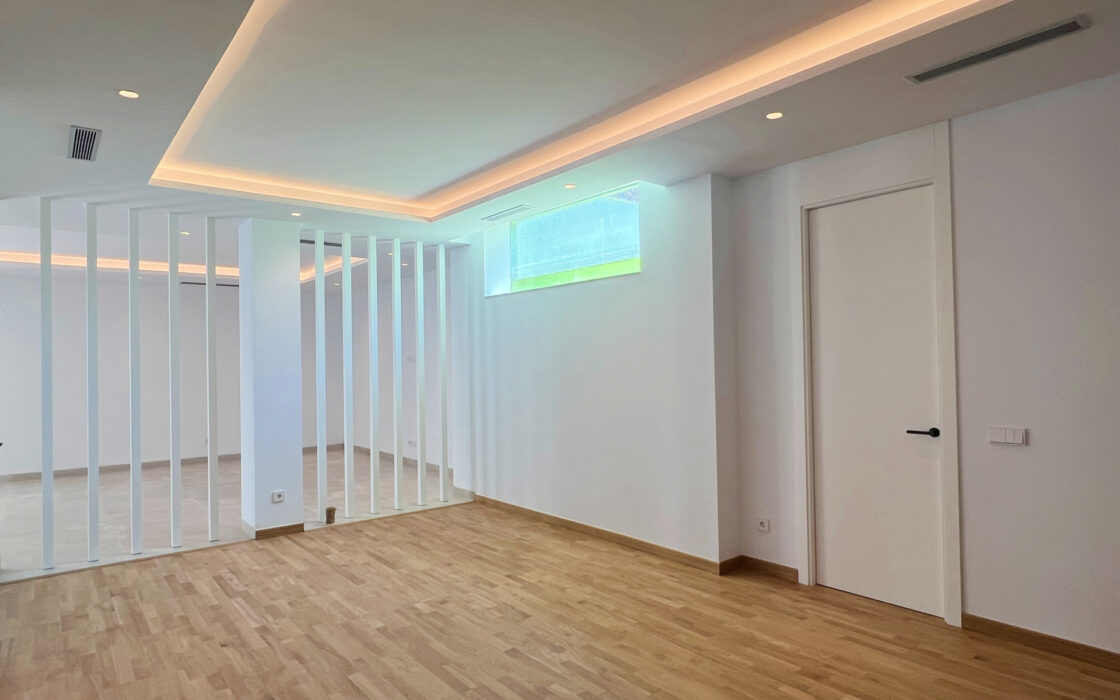 Вилла на Золотой Миле, Марбелья, 5 комнат, терраса