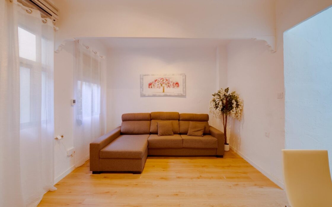 Квартира в Аликанте 78 кв.м с патио недалеко от моря