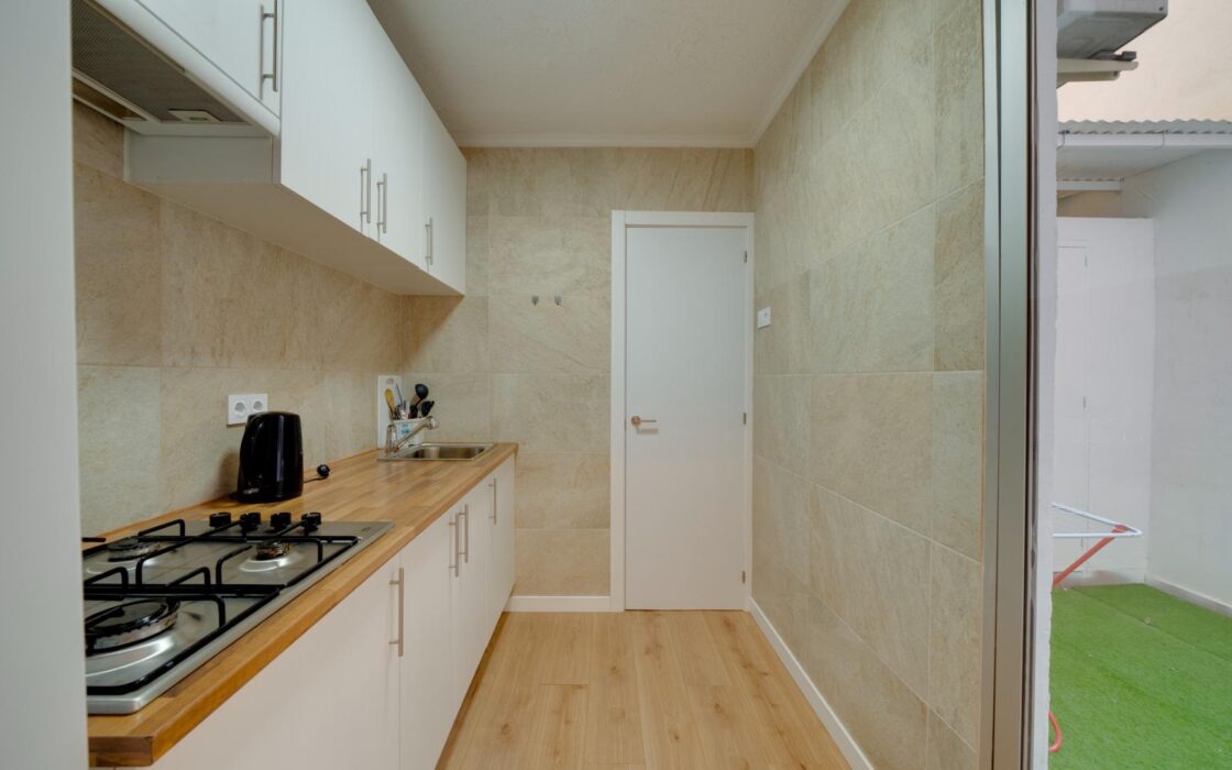 Квартира в Аликанте 78 кв.м с патио недалеко от моря