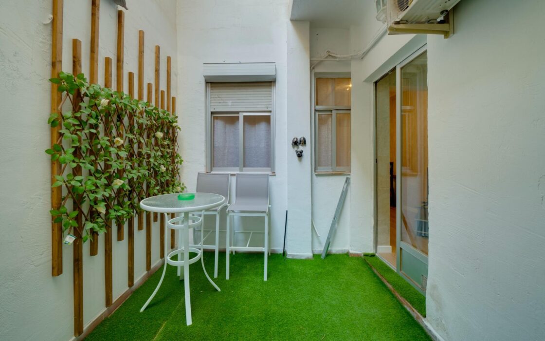 Квартира в Аликанте 78 кв.м с патио недалеко от моря