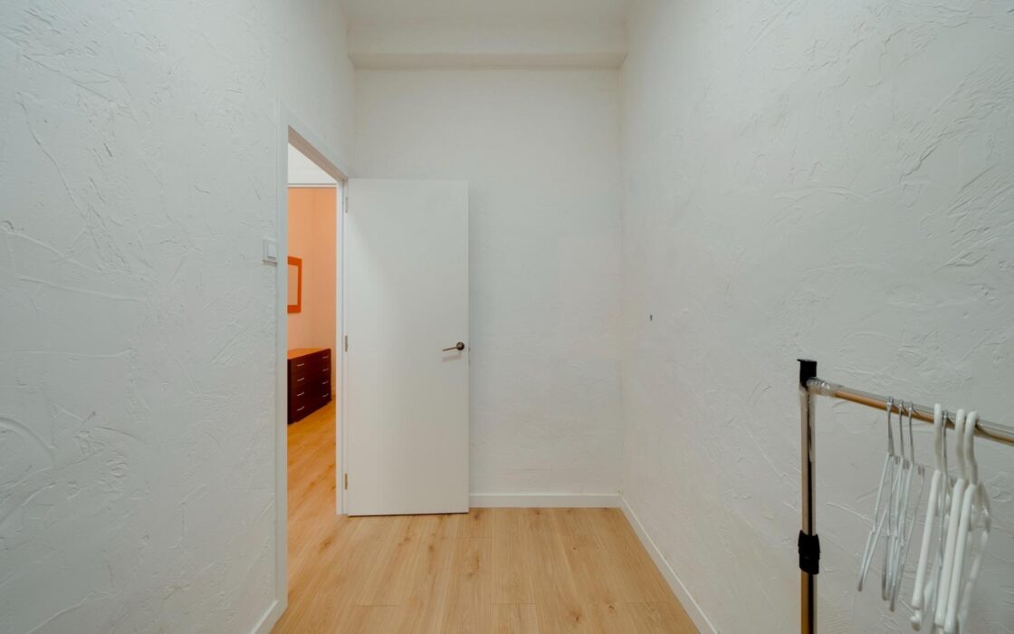 Квартира в Аликанте 78 кв.м с патио недалеко от моря