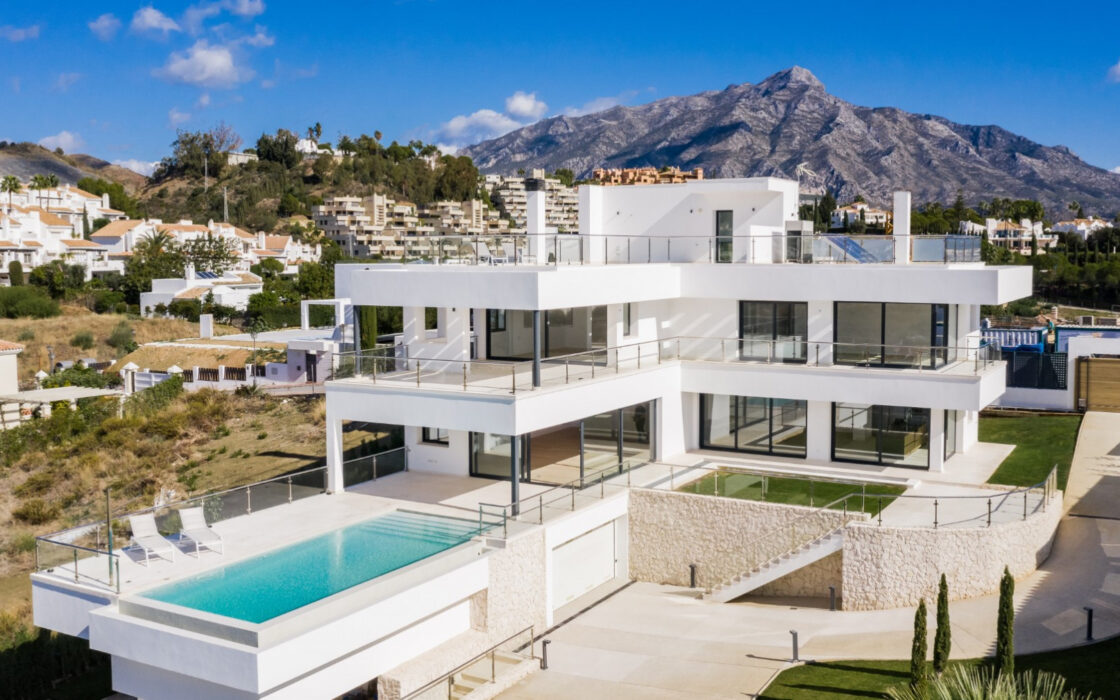 Вилла с 4 спальнями в Нуэва-Андалусия, Марбелья с террасой