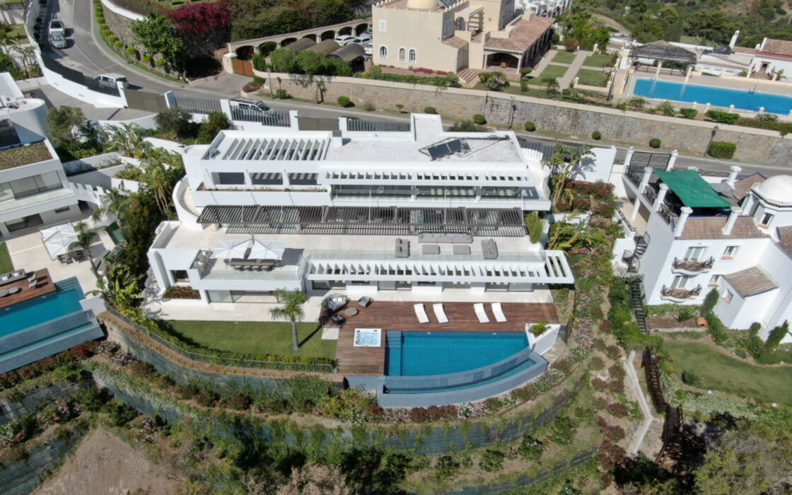 Вілла з 5 спальнями та терасою в Ла Кінта, Бенахавіс 642 кв.м