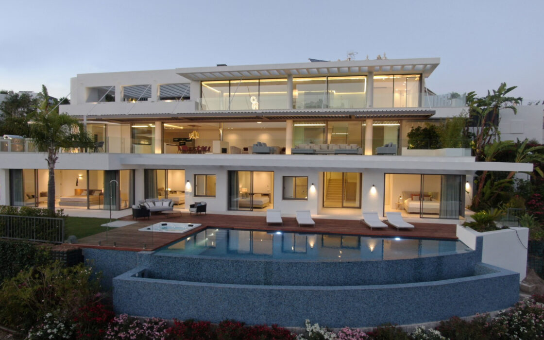 Вілла з 5 спальнями та терасою в Ла Кінта, Бенахавіс 642 кв.м