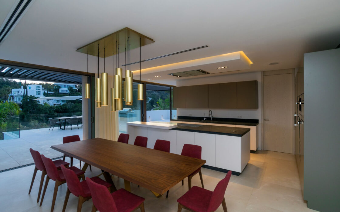 Вілла з 5 спальнями та терасою в Ла Кінта, Бенахавіс 642 кв.м