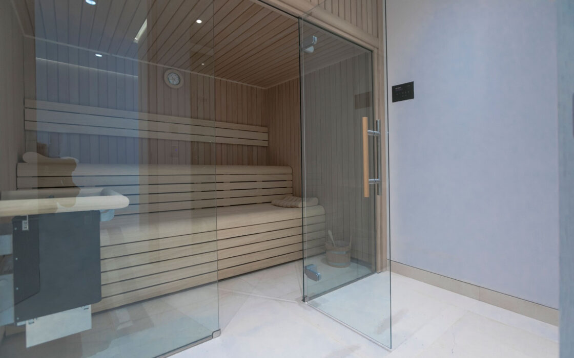 Вілла з 5 спальнями та терасою в Ла Кінта, Бенахавіс 642 кв.м