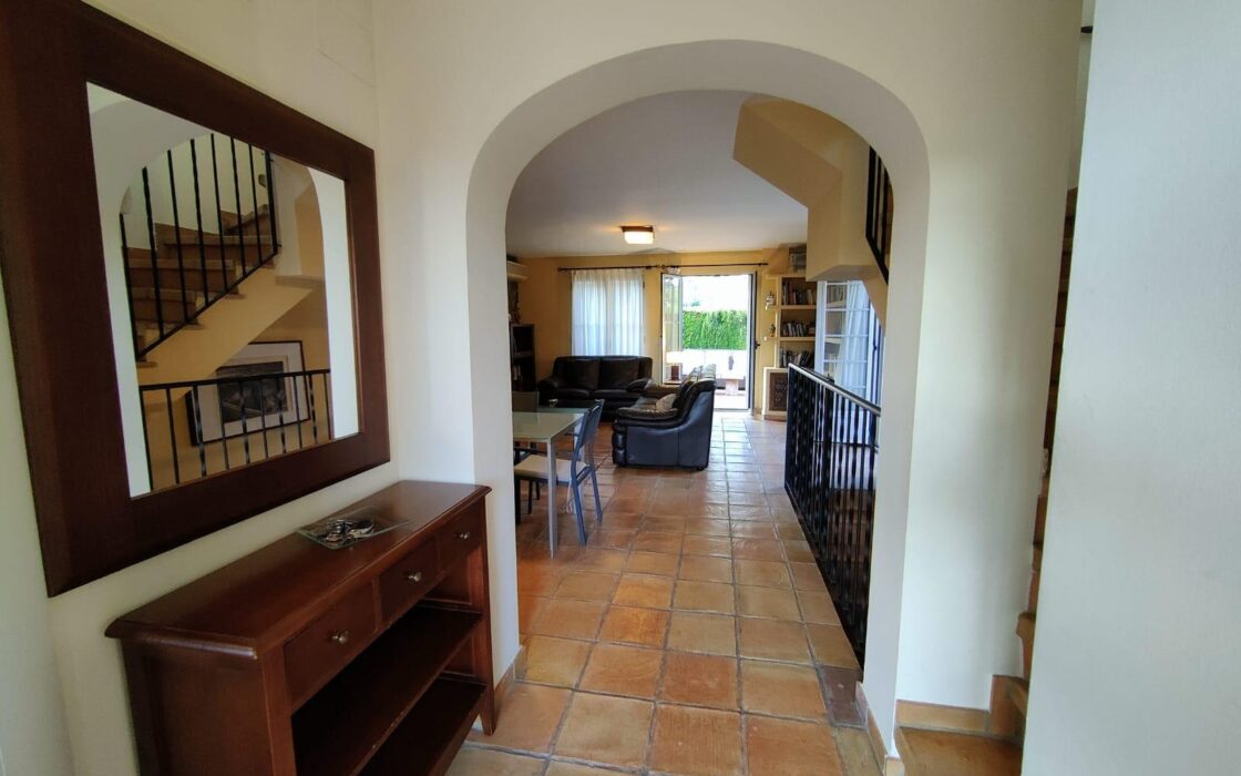 Будинок у Фінестраті 180 кв.м, 4 кімнати, 3 км до моря