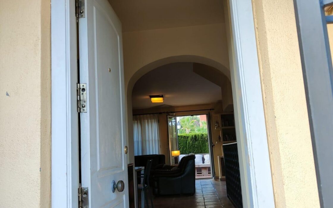 Будинок у Фінестраті 180 кв.м, 4 кімнати, 3 км до моря