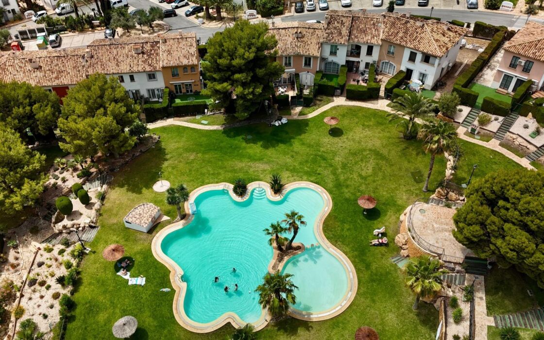 Будинок у Фінестраті 180 кв.м, 4 кімнати, 3 км до моря