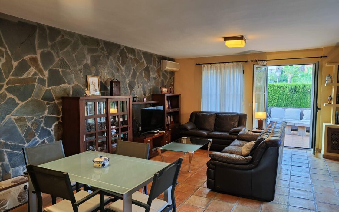 Будинок у Фінестраті 180 кв.м, 4 кімнати, 3 км до моря