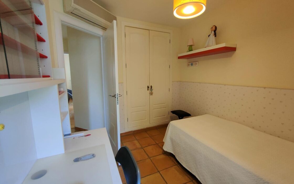 Будинок у Фінестраті 180 кв.м, 4 кімнати, 3 км до моря