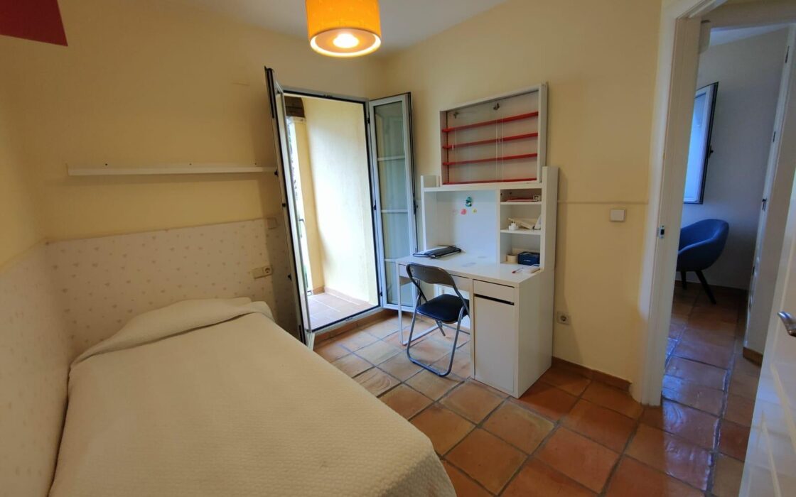 Будинок у Фінестраті 180 кв.м, 4 кімнати, 3 км до моря