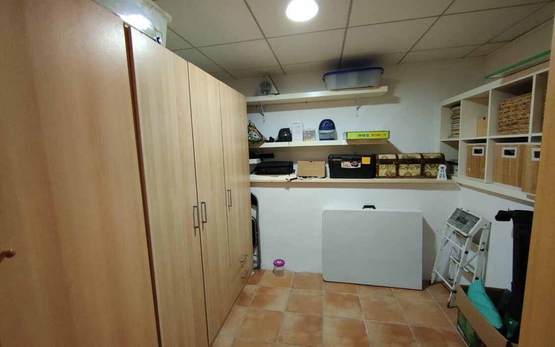 Будинок у Фінестраті 180 кв.м, 4 кімнати, 3 км до моря