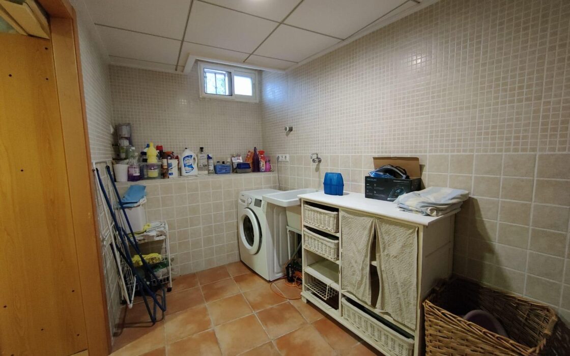 Будинок у Фінестраті 180 кв.м, 4 кімнати, 3 км до моря