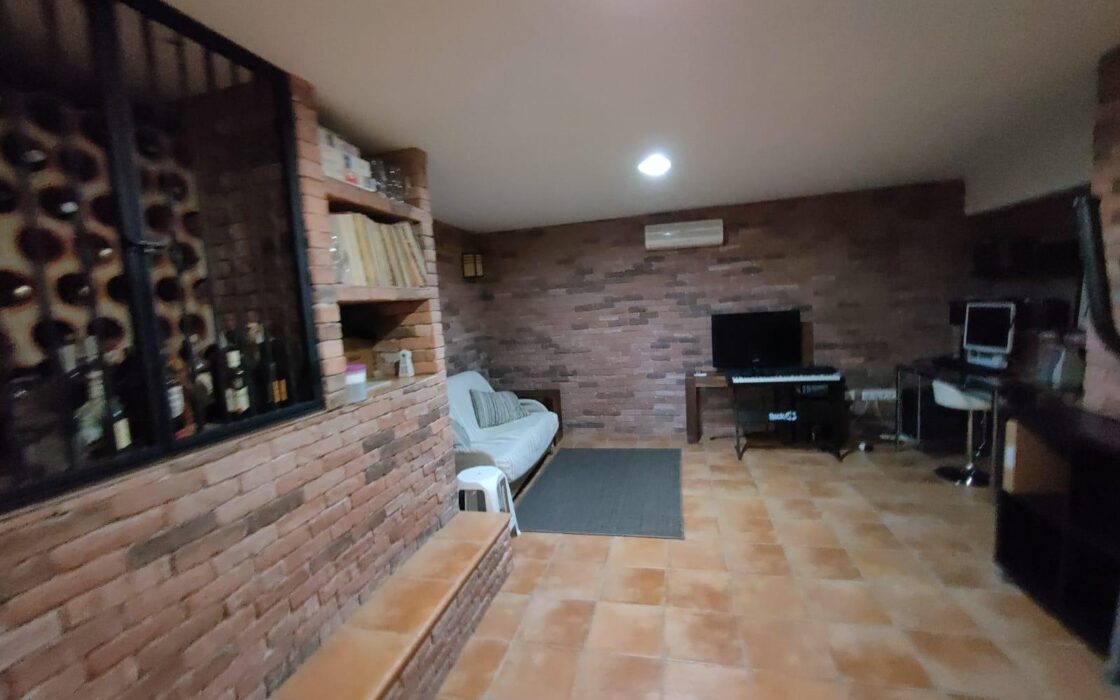 Будинок у Фінестраті 180 кв.м, 4 кімнати, 3 км до моря