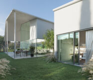 Нова вілла 285 кв.м з терасою в Малазі біля моря