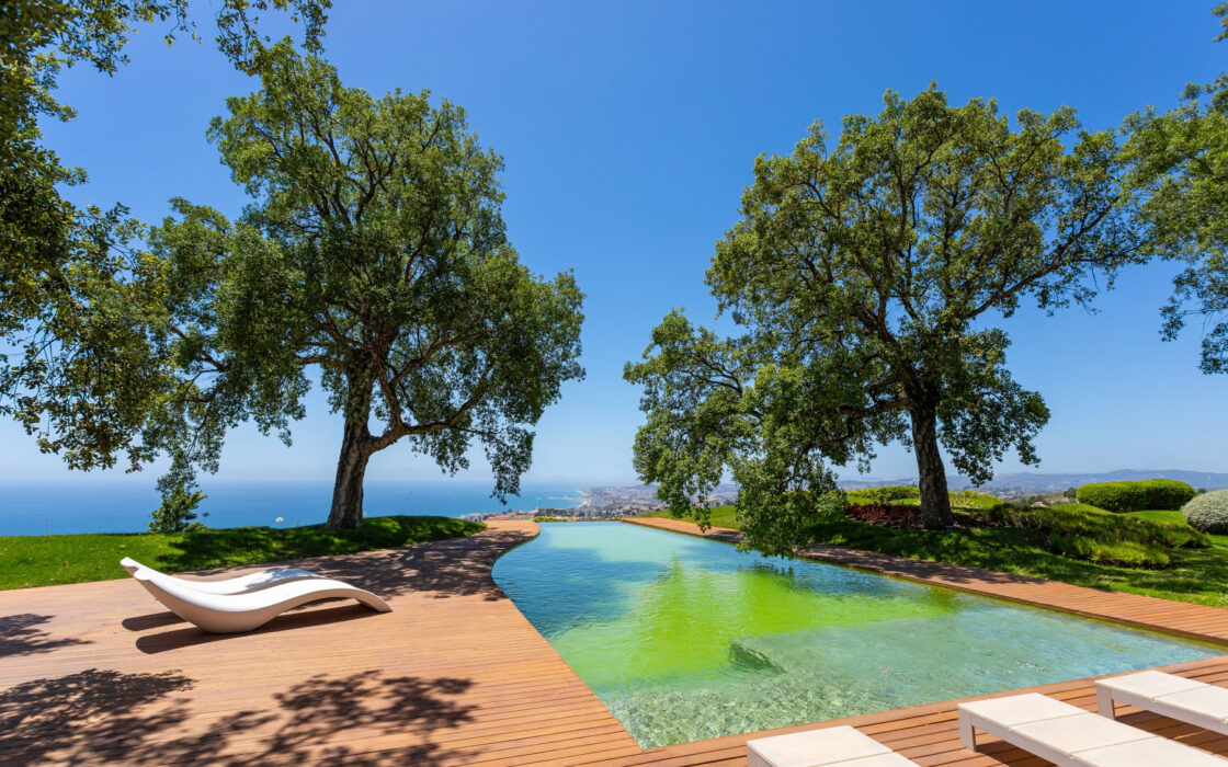 Вилла в Бенальмадене с террасой 846 кв.м в эксклюзивном посёлке