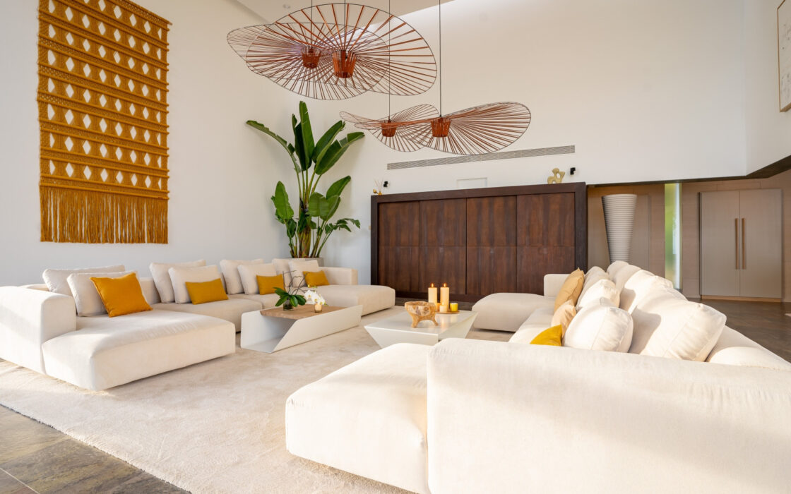 Вилла в Бенальмадене с террасой 846 кв.м в эксклюзивном посёлке