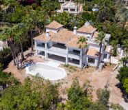 Новая вилла в Марбелье с террасой 882 кв.м. у моря