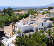 Новая вилла в Марбелье с террасой 882 кв.м. у моря