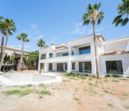 Новая вилла в Марбелье с террасой 882 кв.м. у моря