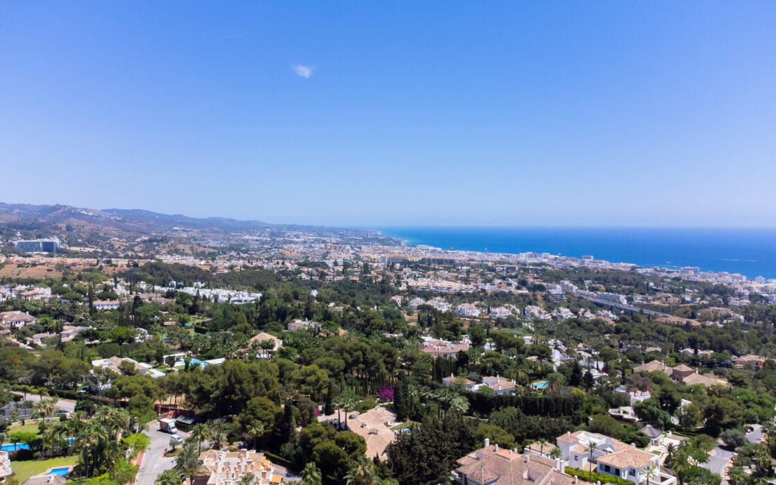 Новая вилла в Марбелье с террасой 882 кв.м. у моря