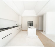 Новая вилла в Марбелье с террасой 882 кв.м. у моря