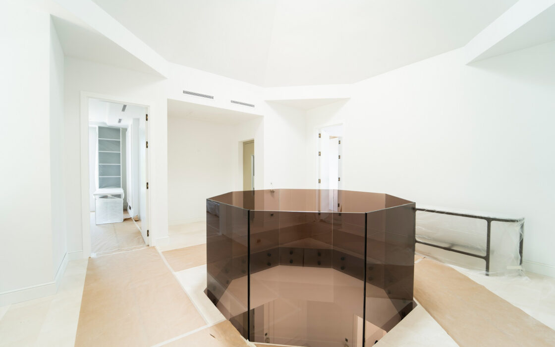 Новая вилла в Марбелье с террасой 882 кв.м. у моря