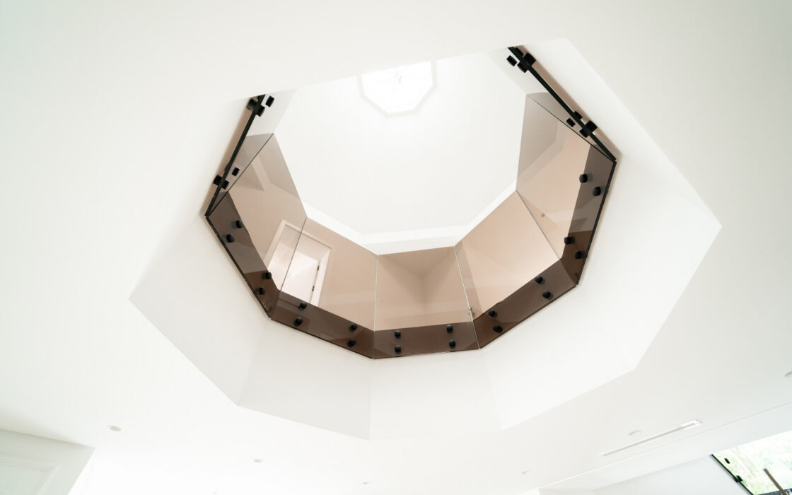 Новая вилла в Марбелье с террасой 882 кв.м. у моря