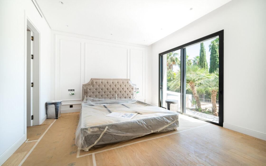 Новая вилла в Марбелье с террасой 882 кв.м. у моря