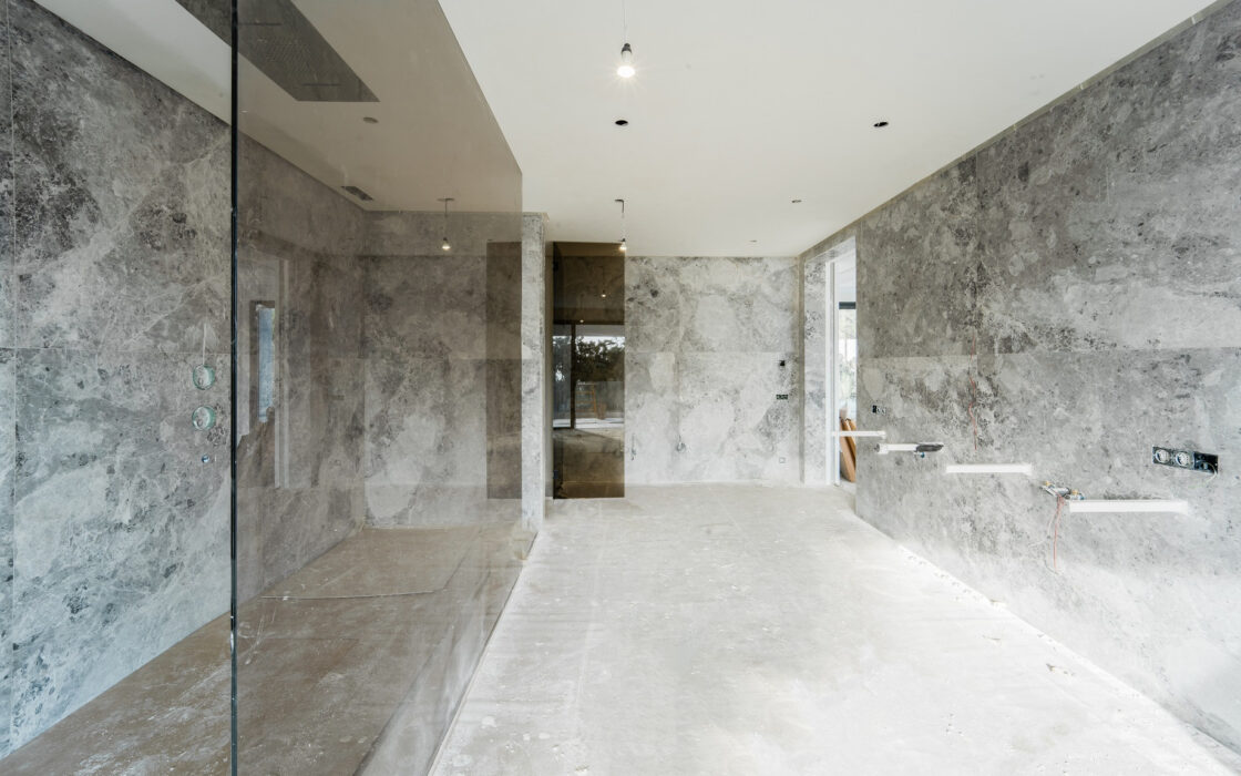 Новая вилла в Марбелье с террасой 882 кв.м. у моря