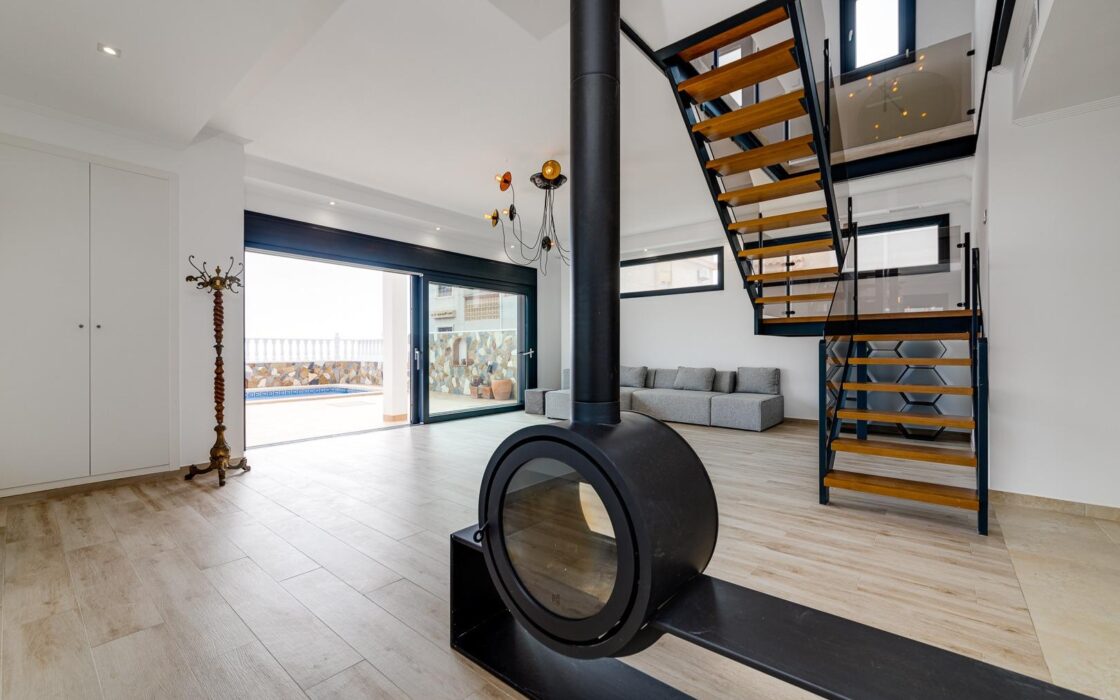 Вилла в Торревьехе 210 кв.м с бассейном и джакузи