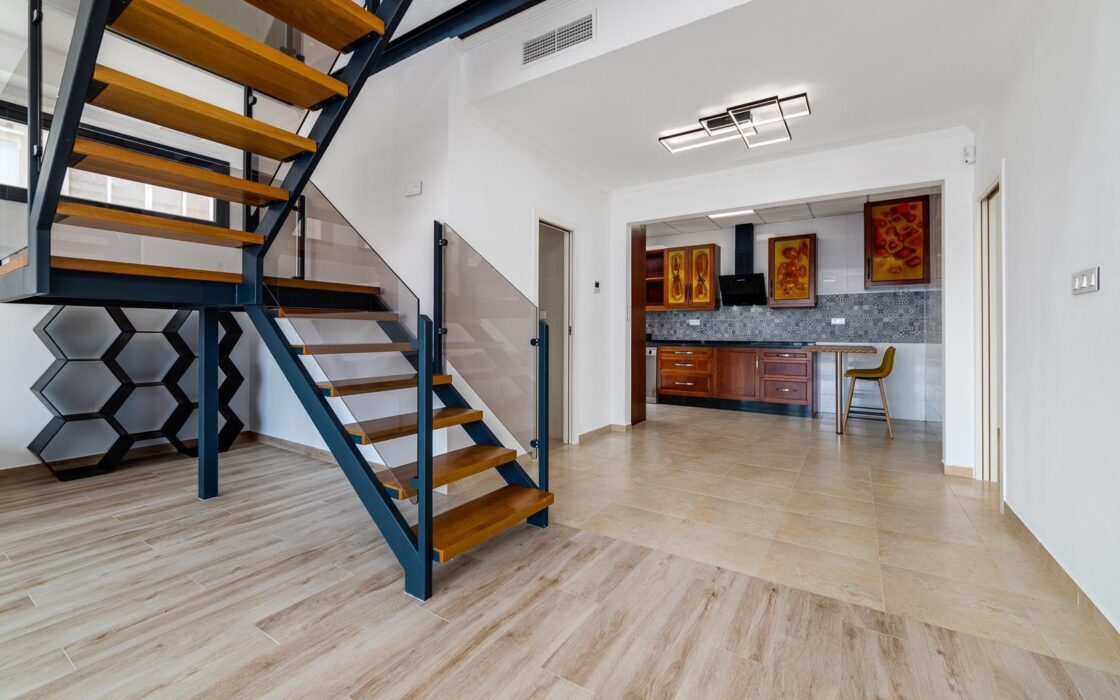 Вилла в Торревьехе 210 кв.м с бассейном и джакузи