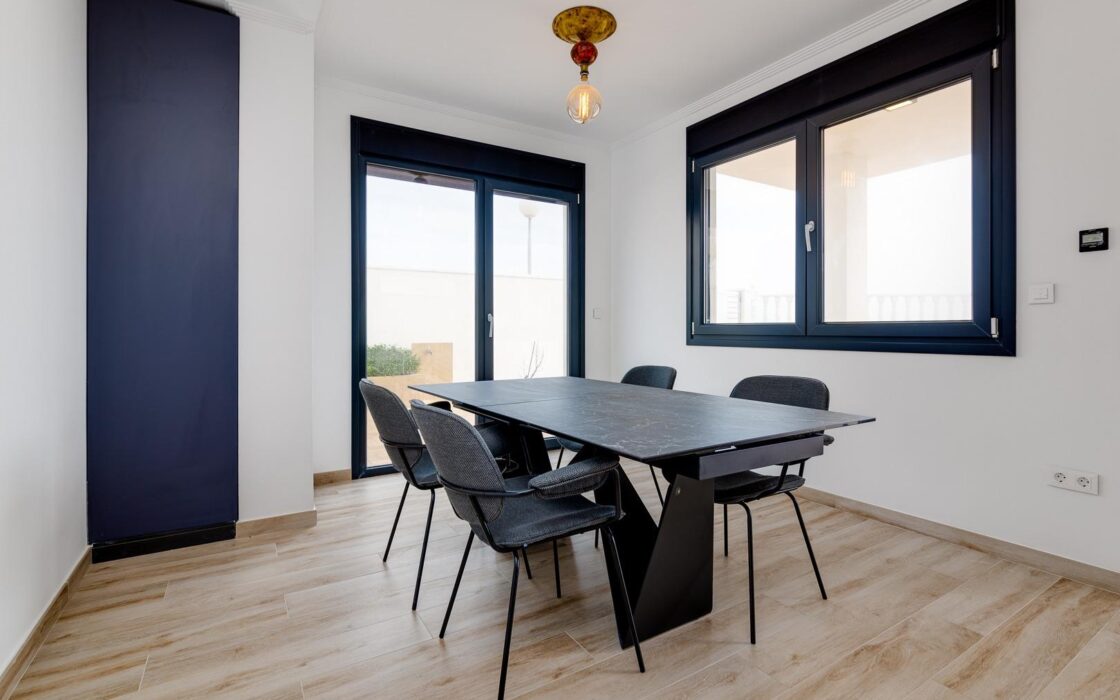 Вилла в Торревьехе 210 кв.м с бассейном и джакузи