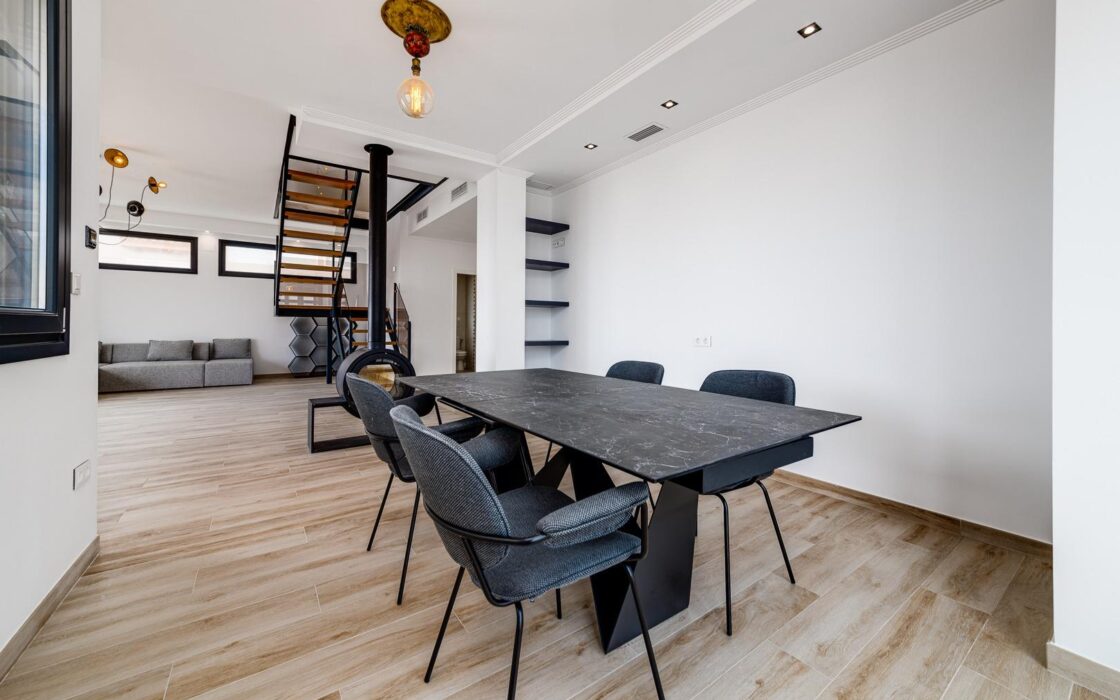 Вилла в Торревьехе 210 кв.м с бассейном и джакузи