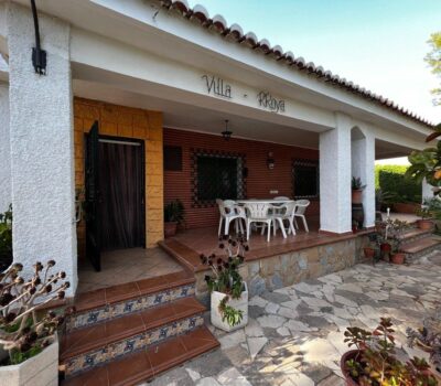 Будинок в San Vicente del Raspeig з басейном та терасою 180 кв.м