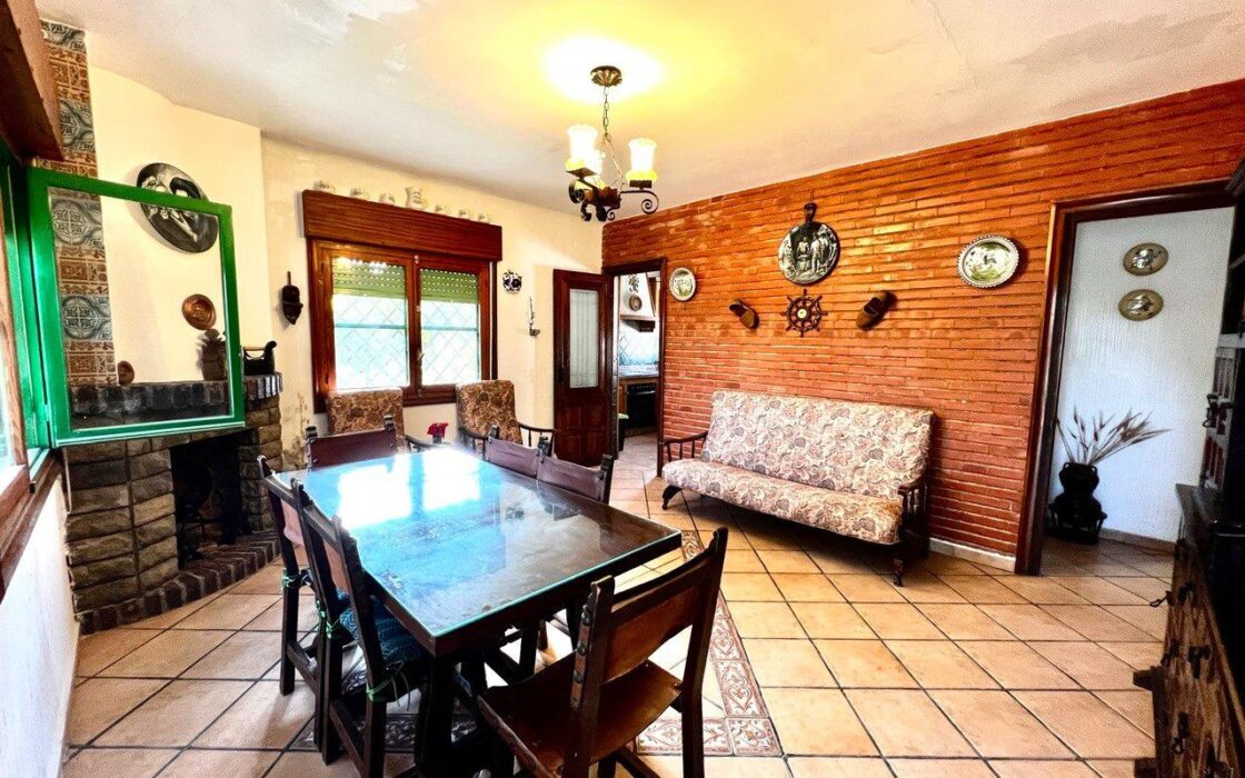 Дом в San Vicente del Raspeig с бассейном и террасой 180 кв.м