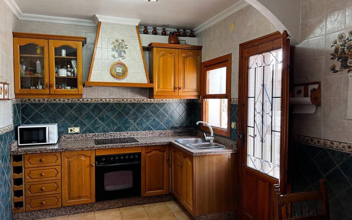 Дом в San Vicente del Raspeig с бассейном и террасой 180 кв.м