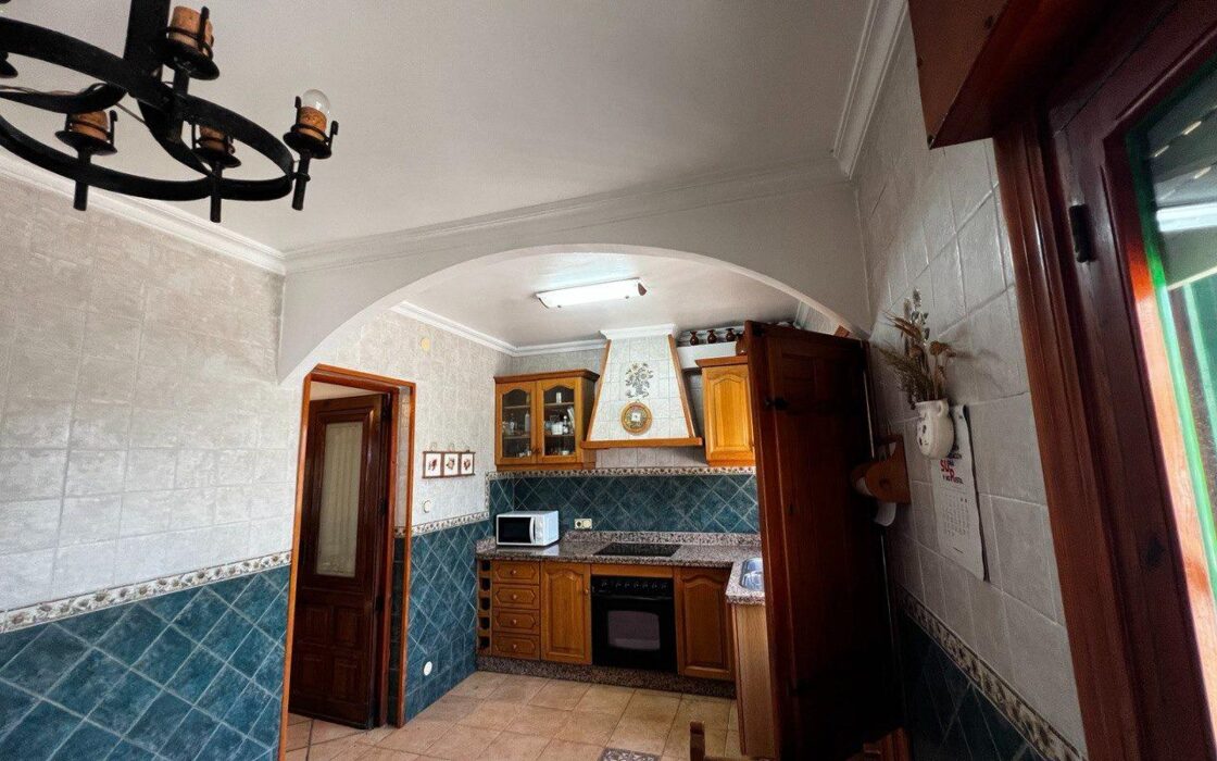 Дом в San Vicente del Raspeig с бассейном и террасой 180 кв.м