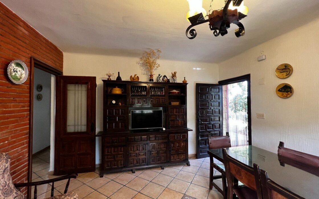 Дом в San Vicente del Raspeig с бассейном и террасой 180 кв.м