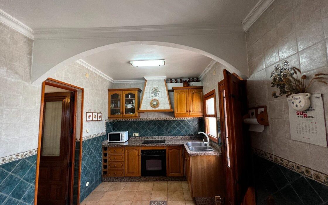 Дом в San Vicente del Raspeig с бассейном и террасой 180 кв.м