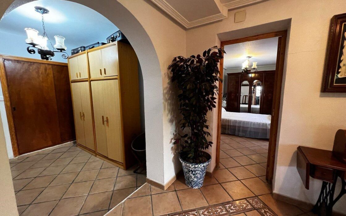 Дом в San Vicente del Raspeig с бассейном и террасой 180 кв.м