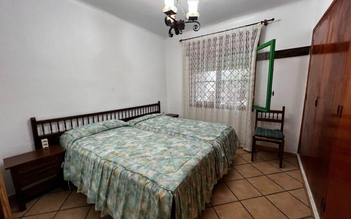 Дом в San Vicente del Raspeig с бассейном и террасой 180 кв.м