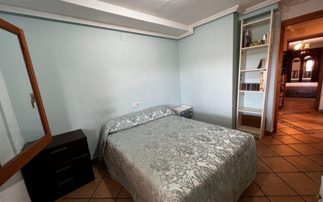 Дом в San Vicente del Raspeig с бассейном и террасой 180 кв.м