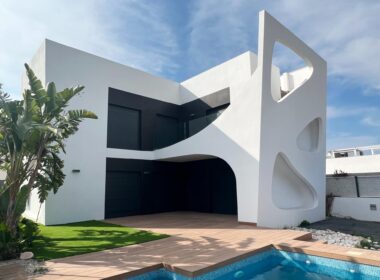 Вилла в Сьюдад Кесада 126 кв.м с террасой у моря