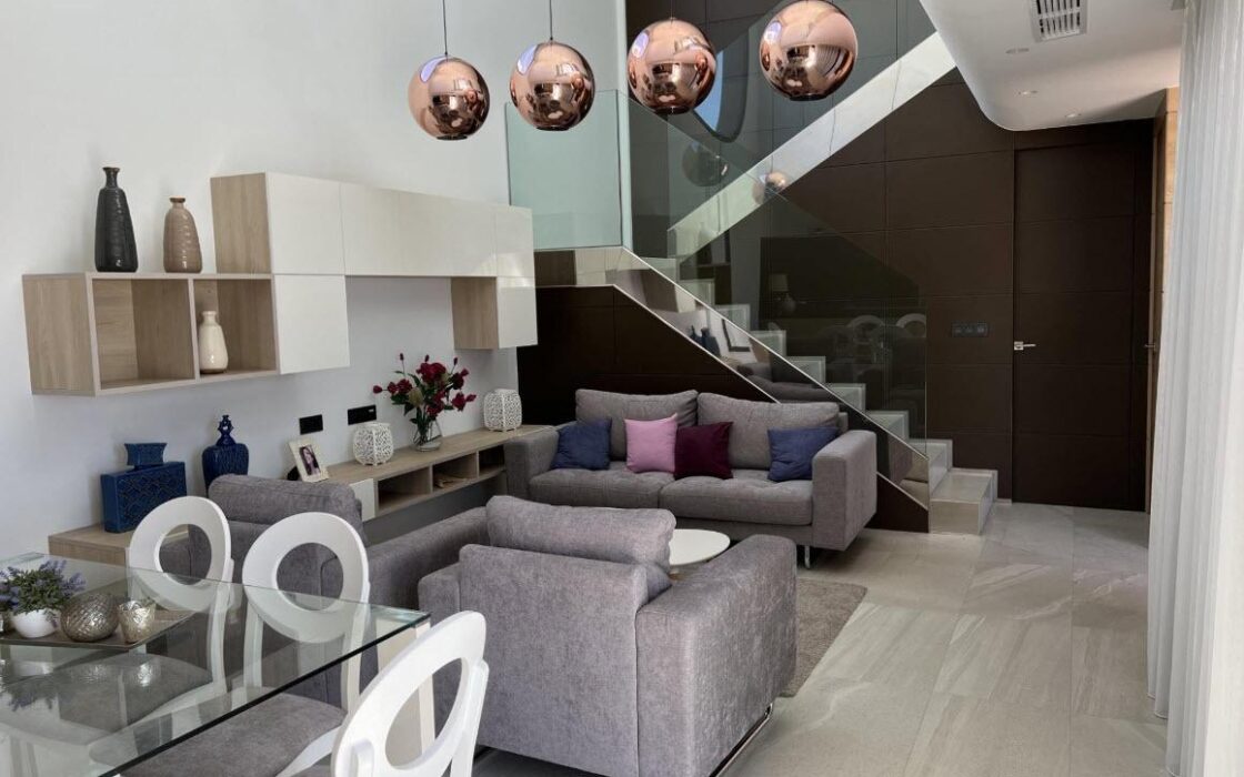 Вилла в Сьюдад Кесада 126 кв.м с террасой у моря