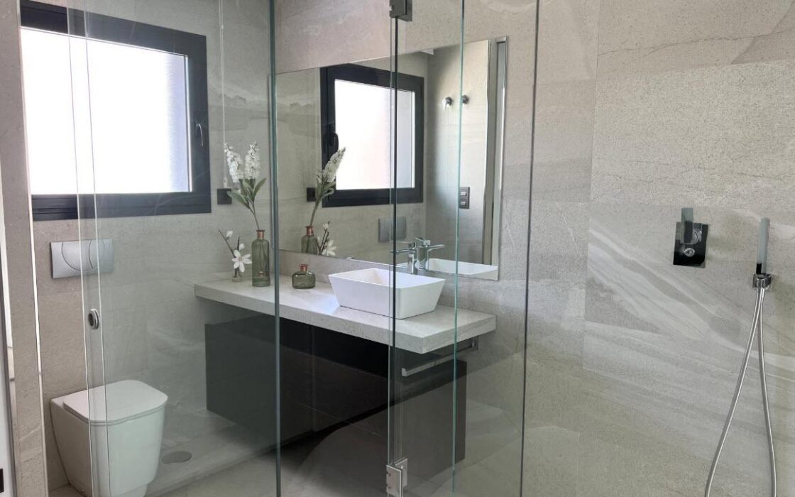 Вилла в Сьюдад Кесада 126 кв.м с террасой у моря